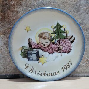 Schmid Hummel Christmas 1987 Angelic Gifts Decorative Wall Hanging Plate
